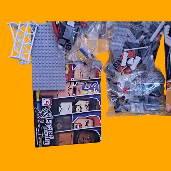 New WWE Stack Down Crush Train Rumble Set 208 Pcs - Picture 5 of 5